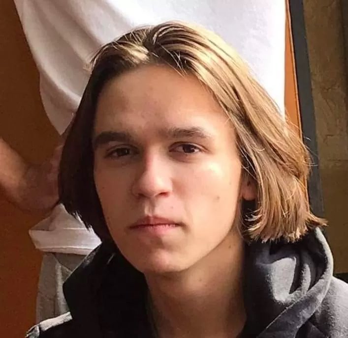 Zaginął Łukasz Kaczmarczyk, 17-letni bielszczanin. Dzisiaj o godzinie 13.30 wyszedł z domu swojego kolegi mieszczącego się na terenie Bielska-Białej i do tej pory nie wrócił do miejsca swojego zamieszkania i nie nawiązał kontaktu z rodziną.