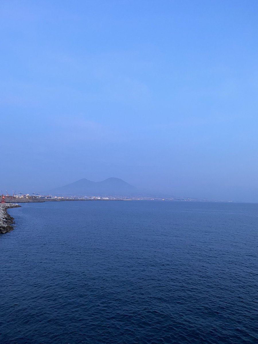 Doomii13's tweet photo. Z @Korczi1916 w ukochanej Italii 😍 🙊 
#Wezuwiusz #Napoli 🇮🇹🍕🍝 https://t.co/elMszpPx88