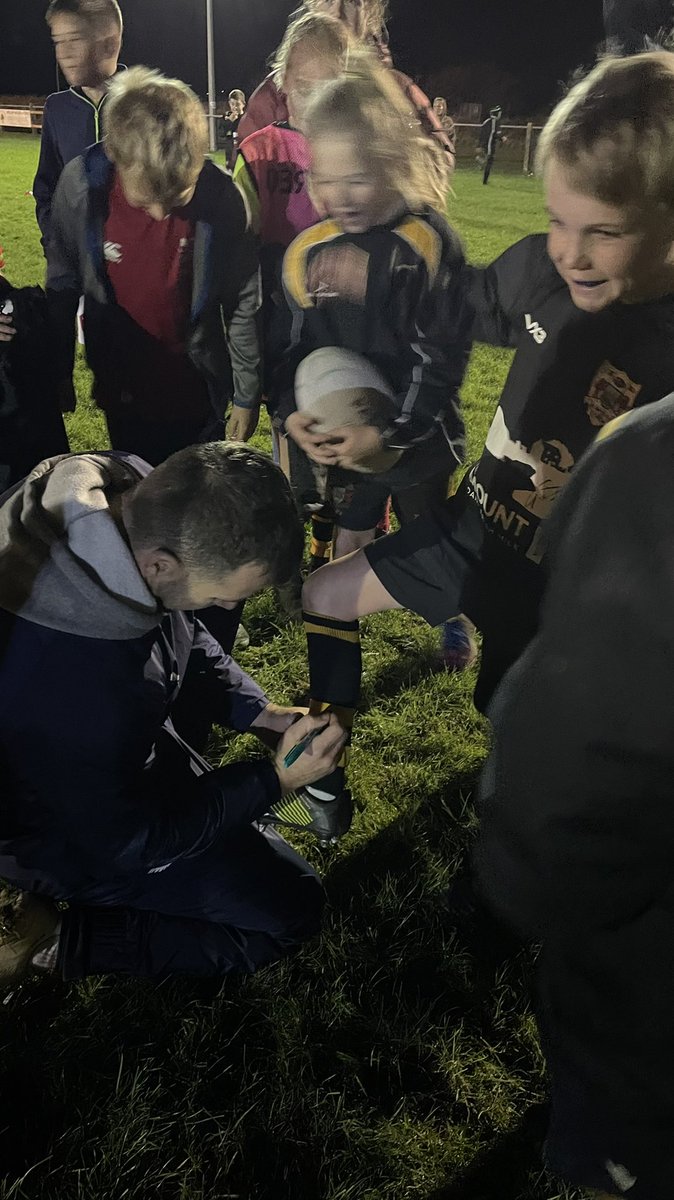 RFRugbyCoaching's tweet photo. Good to get down to @St_DavidsRFC for @scarlets_rugby player visit. 

Massive thank you to Gareth Davies coming down and to @CymunedScarlets for organising the visit! 

Some really good skill on show! 🔴🏉

@WRU_Scarlets @N_setaro https://t.co/RYFVIq61I7