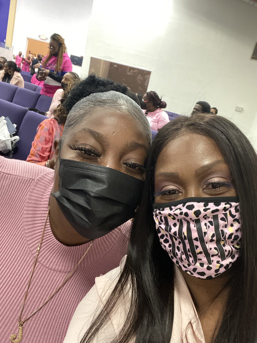 LM_Chocolate's tweet photo. #praiseinpink @COPraiseIM https://t.co/RKu0juODGW
