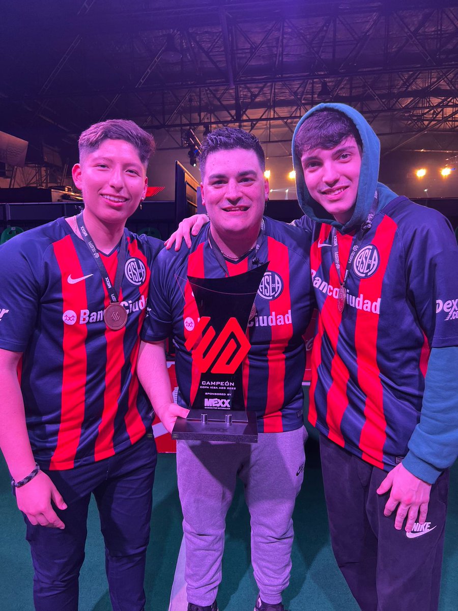 AFROYERKAKU tweet media