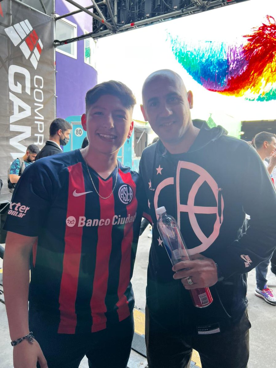 AFROYERKAKU tweet media