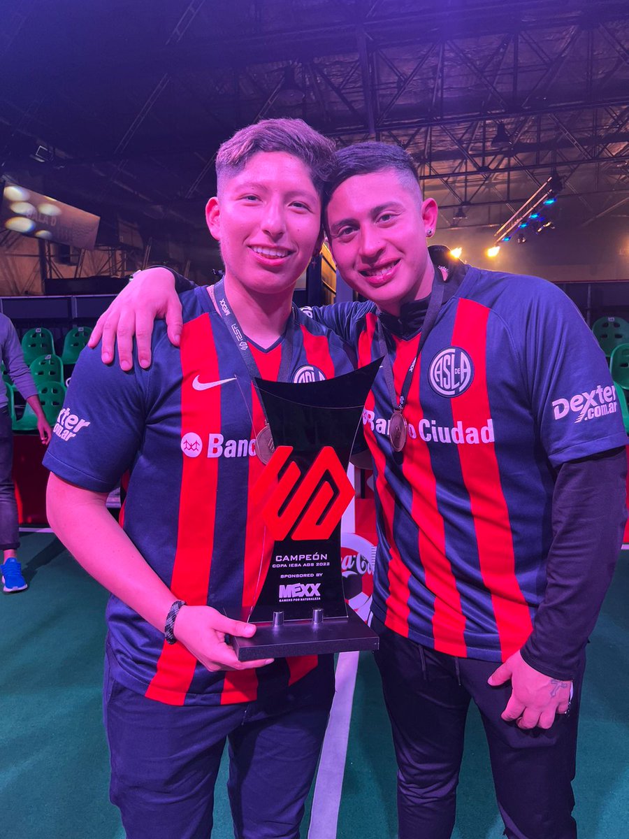 AFROYERKAKU tweet media