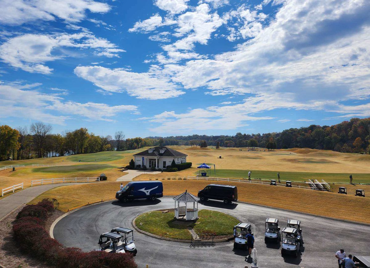 MizunoGolfNA's tweet photo. Custom fitting knowledge being dished out by @billpricepga at our regional fitting school. Thank you Gaylord Springs Golf Links for hosting #SwingDNA https://t.co/ZNuiXfKDOi