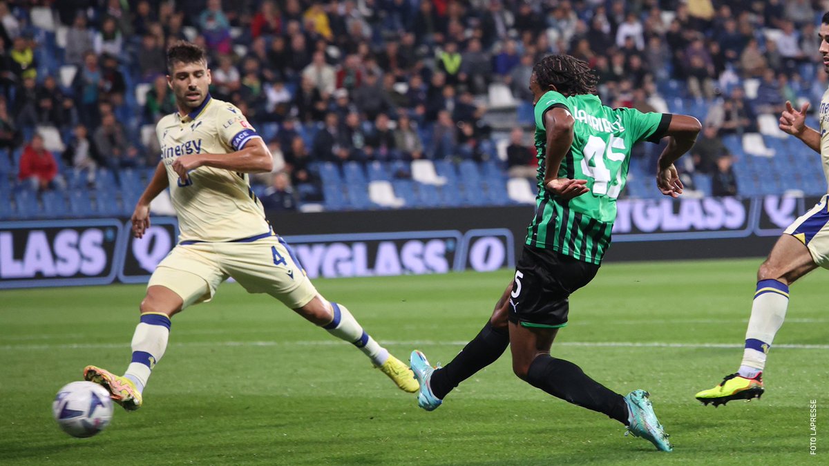 SerieA_EN's tweet photo. *TAC* 🎱 🎯

#SassuoloVerona https://t.co/f9jGvPZY37