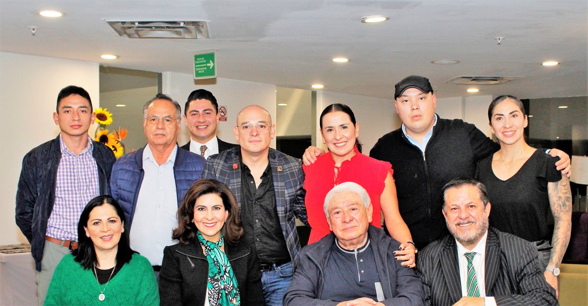 MaribelGongoraE's tweet photo. En reunión de trabajo con integrantes de la #FederaciónRevolucionariadeEmpleadosyTrabajadores, y su Presidente José Luis Mondragón Paz; se avanza en la #ReformaLaboral, a través de la legitimación de los contratos colectivos. https://t.co/bZM63OHsnv
