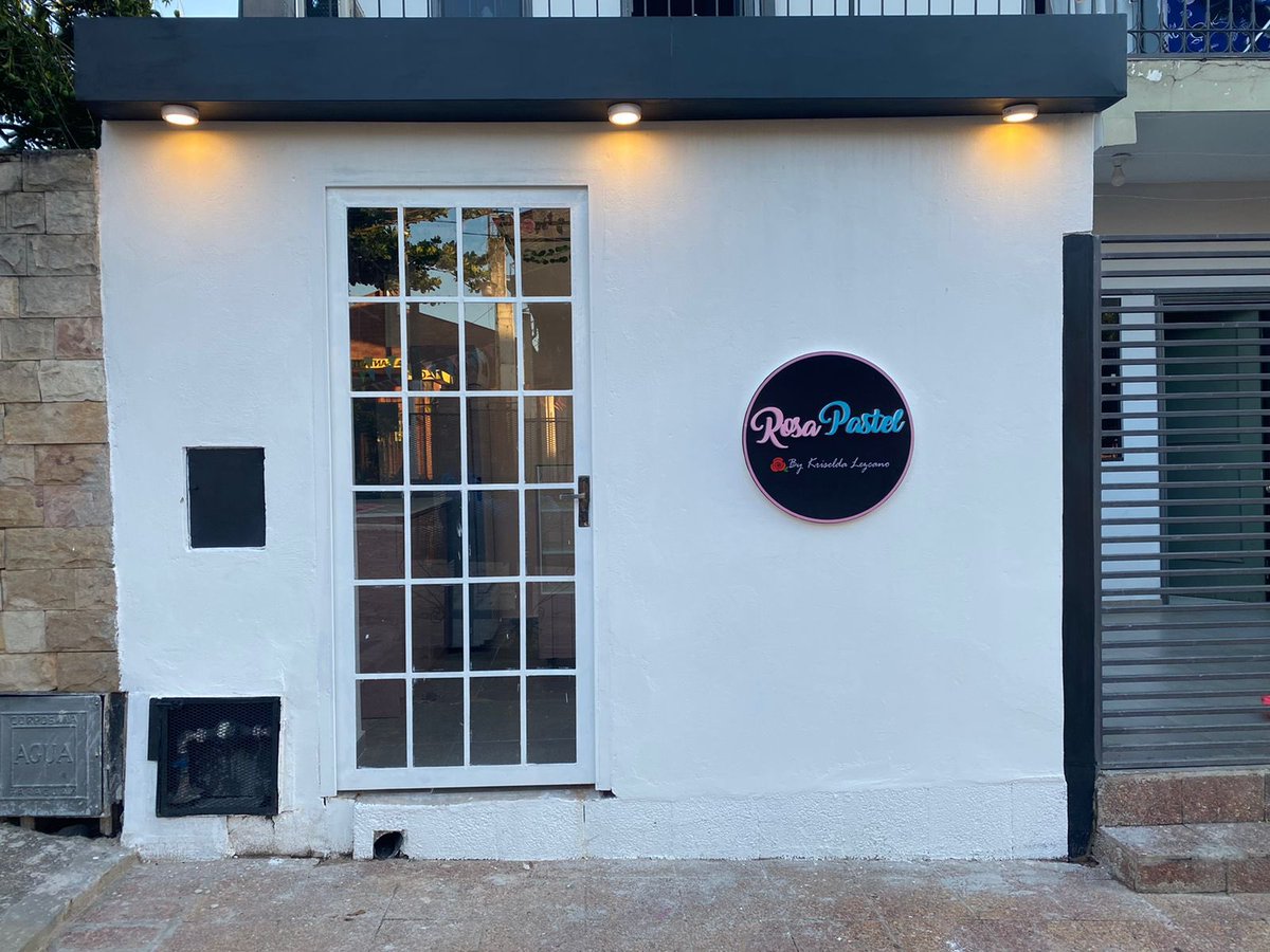 lezcanonair's tweet photo. Holaa, quería comentarles que mi hermana habilitó su cafetería/pastelería. Queda en Fdo zona Norte por si quieran pasar a endulzarse💕🧁
Me ayudan con un Rt para llegar a más gente💕
@marianolopezpy @aisman6 
@Bibilando https://t.co/lBAE5X4rzj
