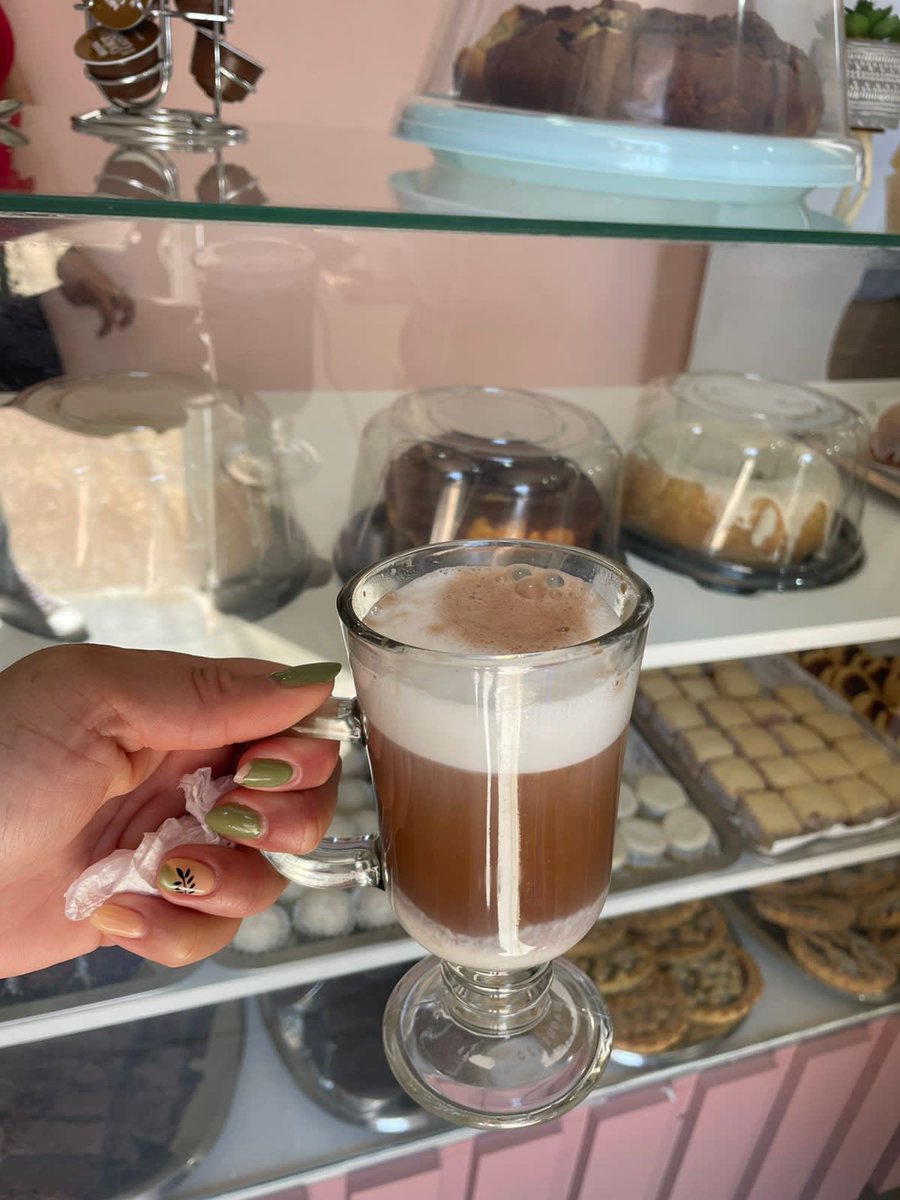 lezcanonair's tweet photo. Holaa, quería comentarles que mi hermana habilitó su cafetería/pastelería. Queda en Fdo zona Norte por si quieran pasar a endulzarse💕🧁
Me ayudan con un Rt para llegar a más gente💕
@marianolopezpy @aisman6 
@Bibilando https://t.co/lBAE5X4rzj