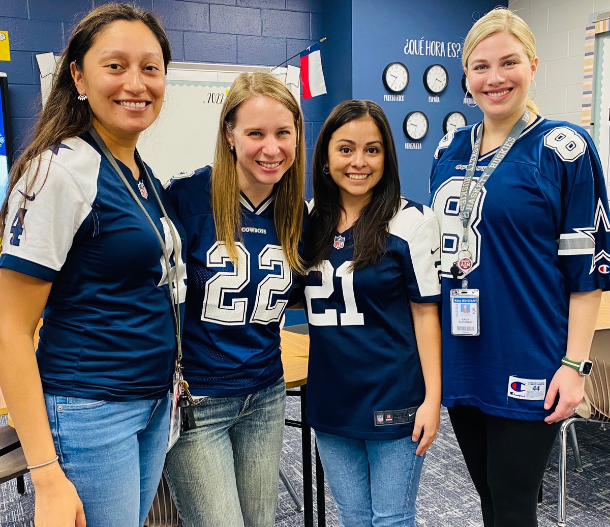 mrs_johnson20's tweet photo. Kicking away drugs @HaskettJH this morning 🏈 #RedRibbonWeek2022 #WeAreHaskett @dallascowboys @Hey_McGraw @Mrs_Flournoy @HaskettChoir https://t.co/FAoh84KzfC