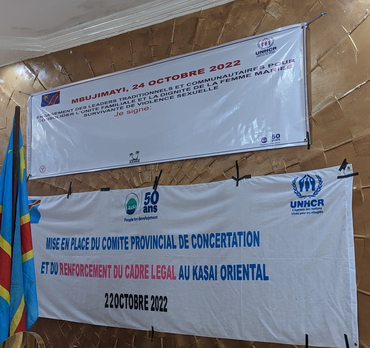 Aujourd'hui est un jour significatif ! Les chefs coutumiers, le gouvernement provincial, #UNHCR et les partenaires ONG se réunissent pour lancer des nouveaux cadres juridiques pour la protection des femmes et des enfants. Suivez ce fil pour de mise à jour !