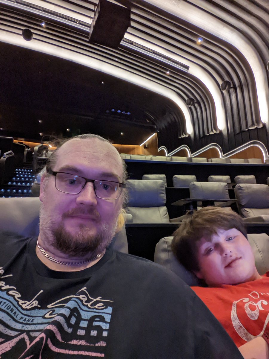 plonkalong's tweet photo. Omg, I'm at THE @ODEONCinemas. The one where all the celebs go for premières!!! I could be sat where @TheRock or @PierceBrosnan watched Black Adam. Hope it's as good as the decor and ambience!!!!

#MightBeSlightlyExcited https://t.co/E8mYMQ2ksN