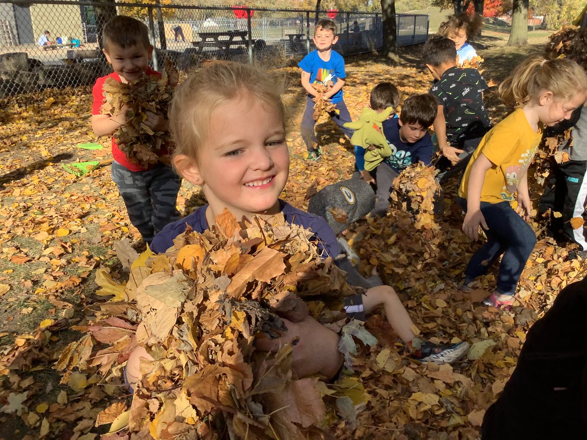 JBrentECE's tweet photo. Mother Natureโs gifts give us everything we need for terrific #mathchat fun!
Matching, #10Frame, #LifeCycle, Same & Different https://t.co/7Sh9KEq9Ue