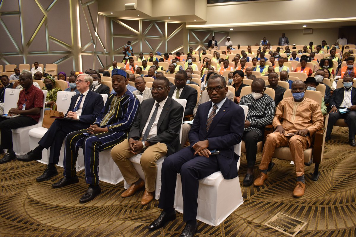 UNFPA_TOGO's tweet image. Lancement officiel ce matin de la phase de dénombrement  du  #RGPH5
10.671 agents recenseurs vont parcourir du 23 oct au 12 nov tout le territoire national en vue de dénombrer toutes les populations vivant au Togo et leurs habitats.

#LeaveNoOneBehind