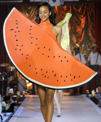 🫶 pake baju ini pas nonton the link worth it ga ya? pengen di notice mark lee🥹