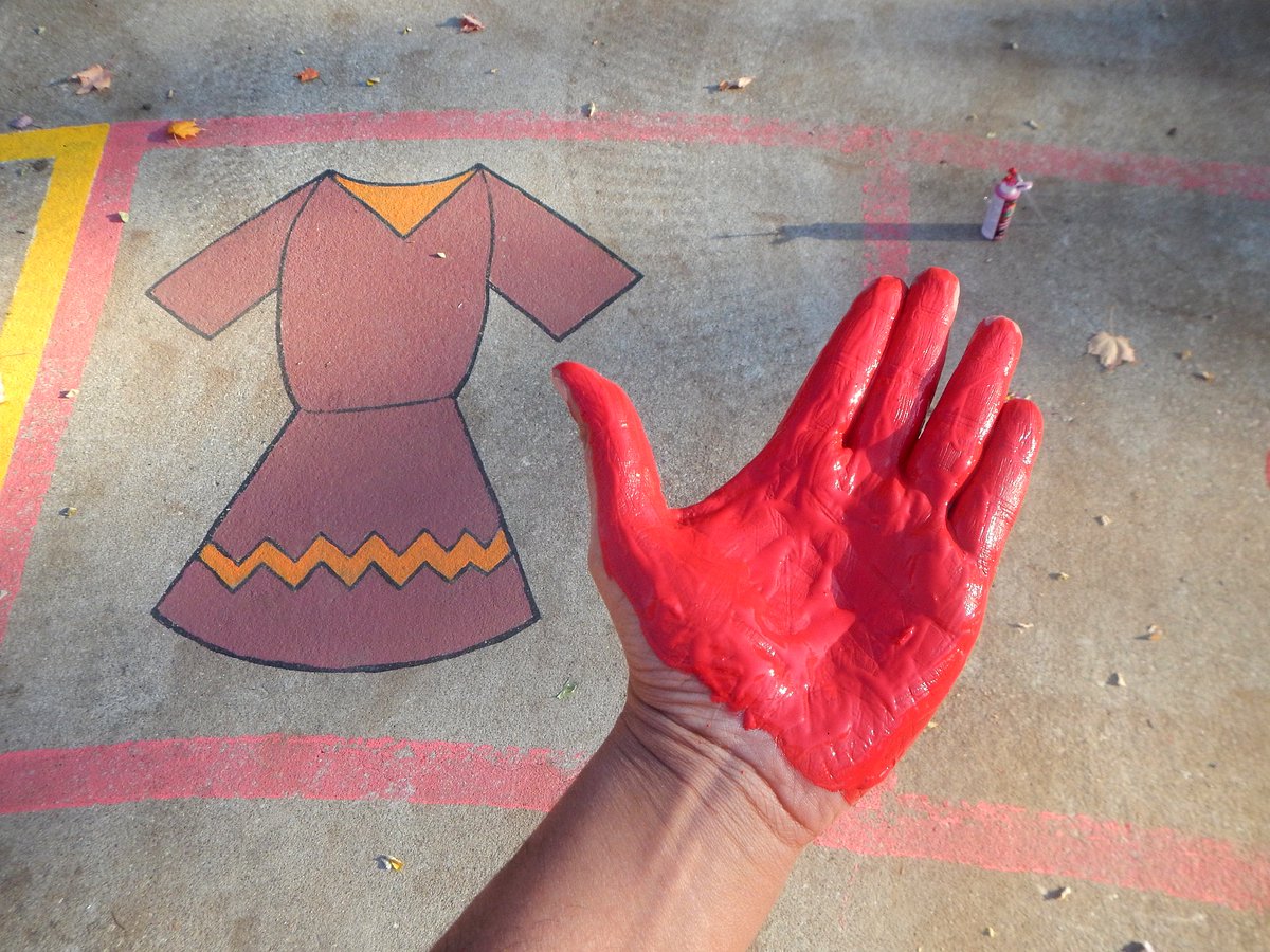 LabyrinthsDOTca's tweet image. Medicine Walk Labyrinth . . .

Within South/Red Quadrant of the Medicine Wheel

Adding Red Hand Print

Beside Red Dress

as

Representation &amp;amp; Reminder

of

Missing and Murdered Indigenous Women &amp;amp; Girls.

Hillcrest Park, Tkaronto

| #MMIWG #FFADA #NoMoreStolenSisters #Labyrinths🍥