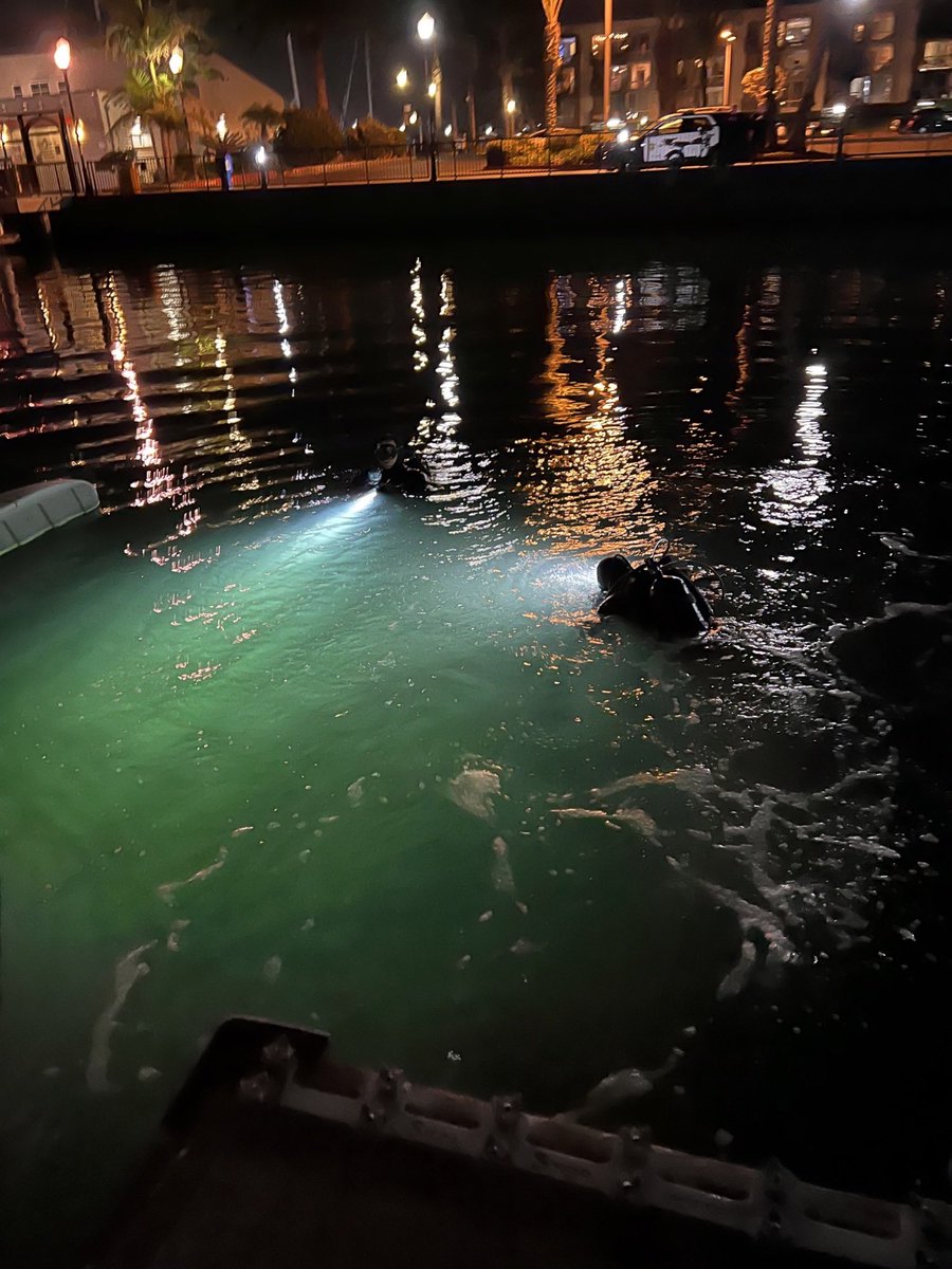 SEBLASD's tweet photo. #LASD SEB divers at Marina del Rey last night assisting in the search and recovery of a missing person. https://t.co/ybYlU9pmtQ