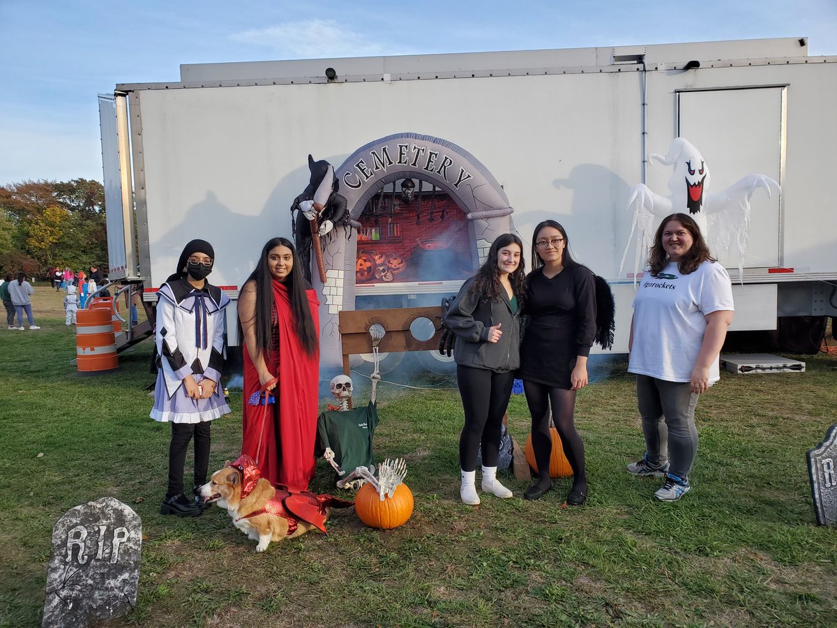 RHSKeyClub7's tweet photo. RHS Key Club members volunteering at Hazlet's Howl-O-ween event on Saturday! Congratulations to our own Victoria and furry friend Buster on winning the best paired costume! 👏🏻 🏆 @SignoraPujols @RaritanHigh @HazletProud @njkeyclub #gorockets #njkeyclub https://t.co/XPh8vmrfCH