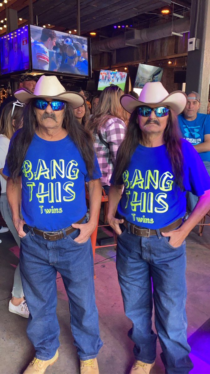 TaylorBLindsay's tweet photo. @bangthistwins https://t.co/90YiNsK554