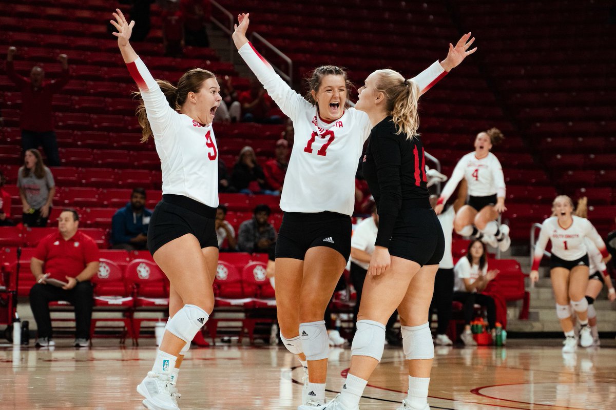 SDCoyotesVB's tweet photo. GET HYPED! It's rivalry week 😤

#GoYotes x #WeAreSouthDakota 🐾 https://t.co/L4PDArxHl7