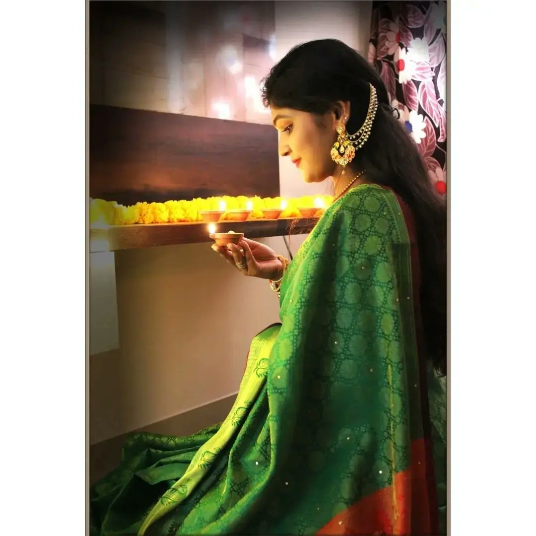 RVannali's tweet photo. May ur life be as colorful and magical as the lights from the lamp of Diwali 🪔 
#HappyDiwali
@i_priya_0210 https://t.co/2FVeCL0EUe