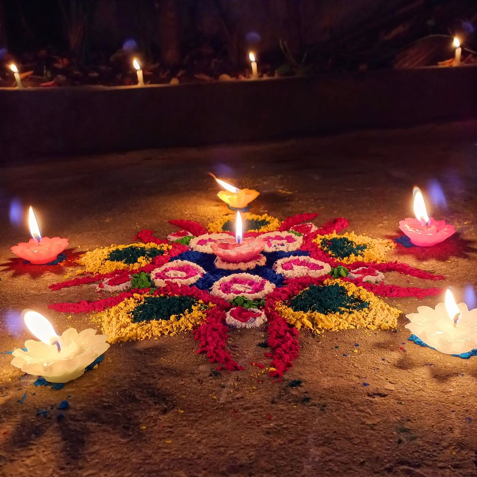 धनधान्यकि देवी लक्ष्मीले धन नहुनेलाई धन अनि मन नहुनेलाई मन कृपा गरुन्.....
लक्ष्मीपूजाको मंगलमय शुभकामना 🪔🥰❤️