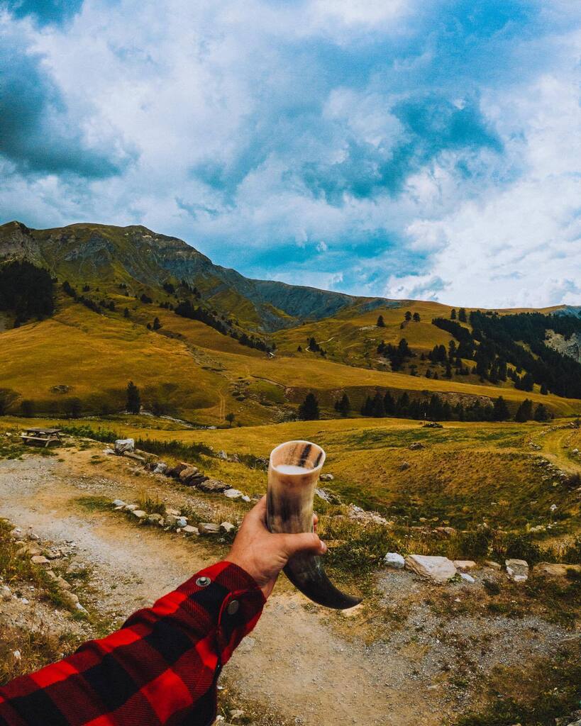 Guillaume_Prost's tweet photo. À la tienne ! 🍻
•
• #goprohero9
•
#prost #cheers #beer #viking #mountains #landscape #dring #glass #horn #raiseyourglass #gopro #goprotravel #hike #mountain https://t.co/wLYHZMi8ZL https://t.co/tTiOvQGpUk