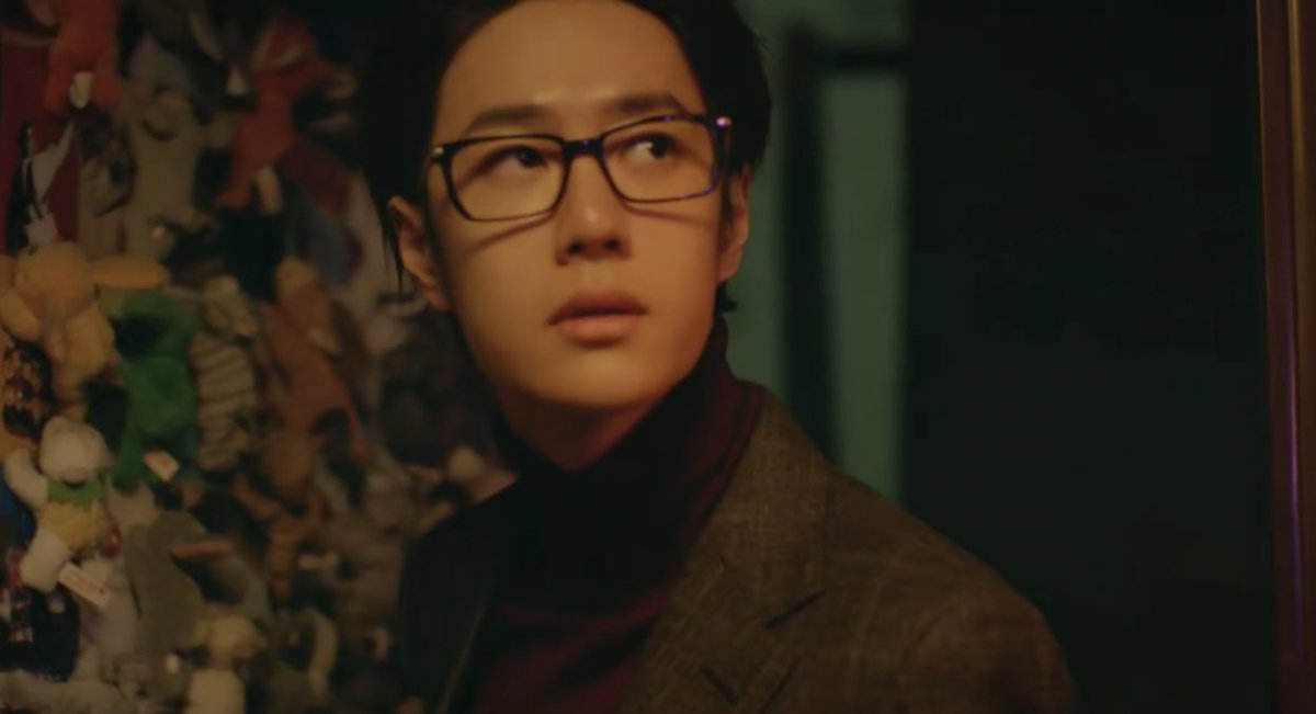 gremlinyibito's tweet photo. nerd wang yibo yes, but why are you all sleeping on this mysterious guy with fancy glasses? https://t.co/LRa1g3875F