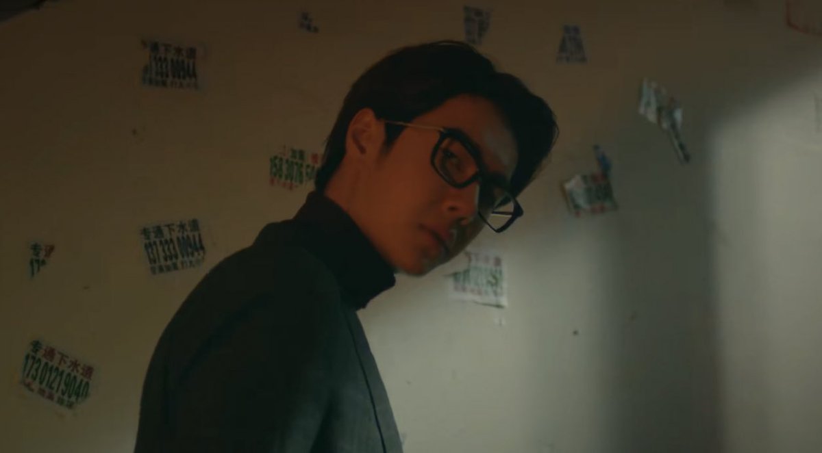 gremlinyibito's tweet photo. nerd wang yibo yes, but why are you all sleeping on this mysterious guy with fancy glasses? https://t.co/LRa1g3875F