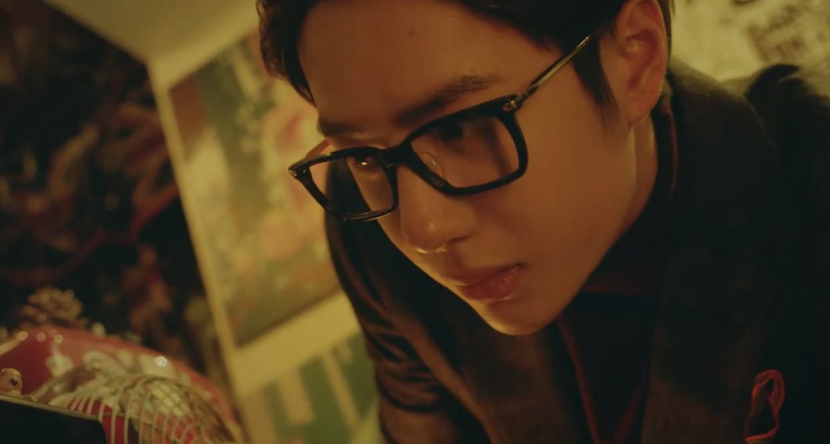 gremlinyibito's tweet photo. nerd wang yibo yes, but why are you all sleeping on this mysterious guy with fancy glasses? https://t.co/LRa1g3875F