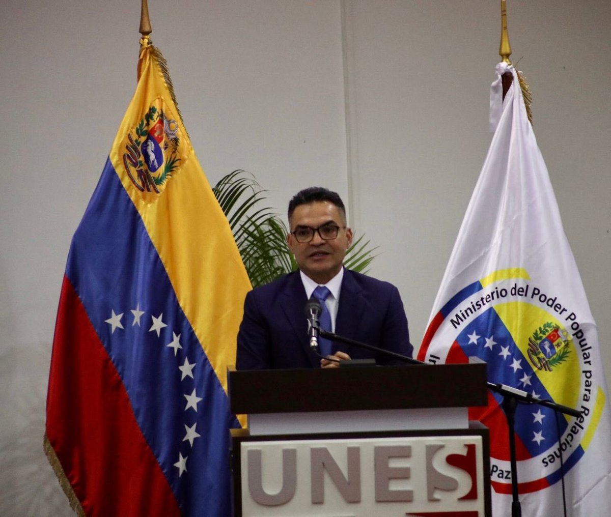 giamfran's tweet photo. ATENCIÓN BOMBEROS DE VENEZUELA:
El Rector de la UNES,M/G Fabio Zavarse,acaba de anunciar la apertura del PROCESO DE ACREDITACIÓN POR EXPERIENCIA,para la obtención del Título De TSU en Ccs del Fuego,a todos los funcionarios de Bomberos activos,que posean los siguientes requisitos: https://t.co/pCAMTF4Ykk
