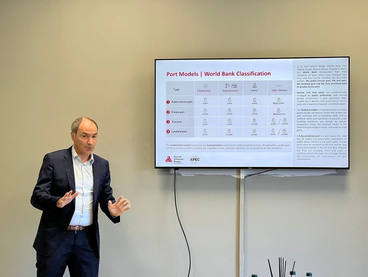 CentreCEMA's tweet image. Enforcing the early partnership of @DurresPort⚓️🇦🇱&amp;amp; @APEC_Training &amp;amp; its representatives as one of the European &amp;amp; 🌎 leaders in the field of #PortLogistics, progressing more in function of the development projects of #DurresWaterfront and the new #IntegratedPort in #PortoRomano