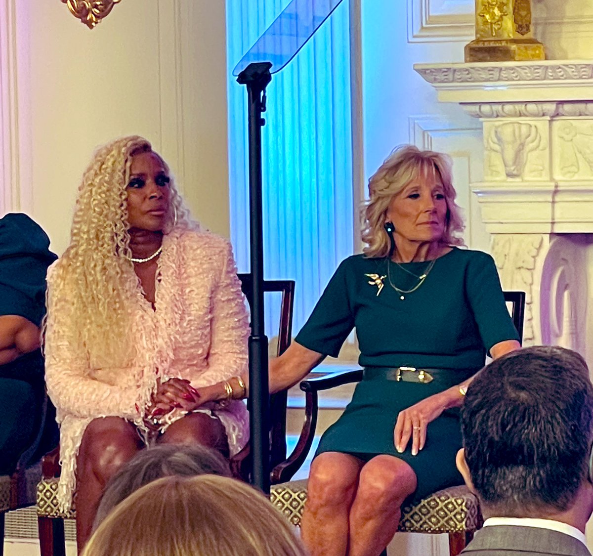 KateBennett_DC's tweet photo. . @FLOTUS holds hands with @maryjblige after Mary gave emotional and personal remarks about cancer and her commitment to prevention messaging. https://t.co/DbDPC58z5E