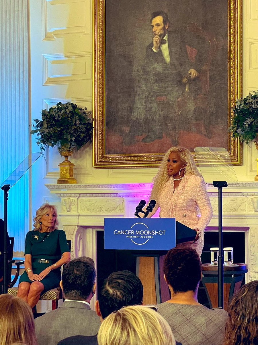 KateBennett_DC's tweet photo. . @FLOTUS holds hands with @maryjblige after Mary gave emotional and personal remarks about cancer and her commitment to prevention messaging. https://t.co/DbDPC58z5E