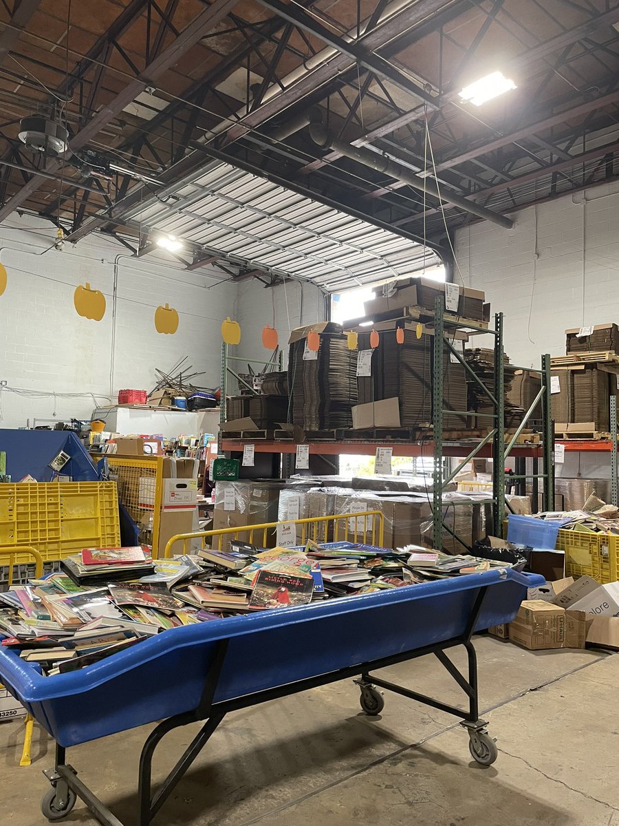 MsMaricelaR's tweet photo. Thanks to @MDBookBank for donating lots and lots of great books to share with our students and their families. #CSL #JLES @MCPSCommunitySc https://t.co/pE8Pkmli2n