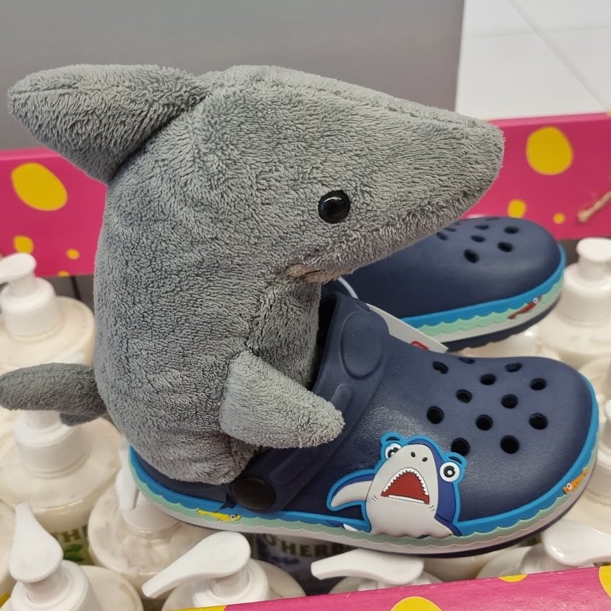 Ludmila87534002's tweet photo. #nationalcrocday
It’s so difficult to find 🦈size.
@Crocs #Crocs #CrocsWorld #NationalCrocsDay #CharmingSharky https://t.co/cYW8NCWCap