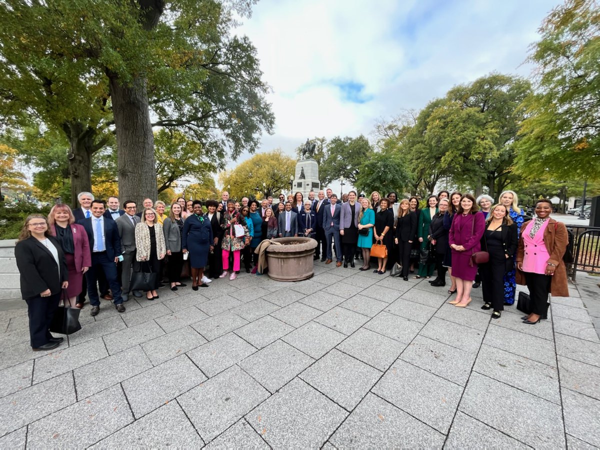 Sharsheret goes to the @WhiteHouse! Sharsheret's CEO Elana Silber meets with leaders in the cancer community to launch Cancer Moonshot's National Roundtables on Breast and Cervical Cancer. Follow along as we share snippets from this groundbreaking day.