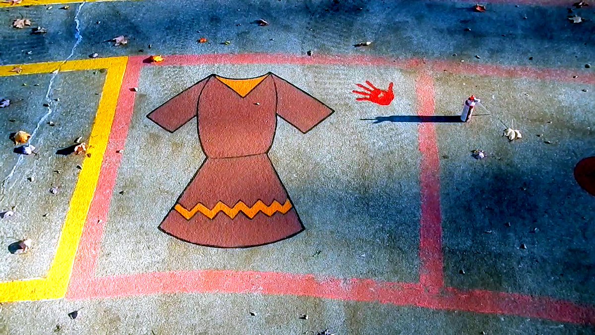 LabyrinthsDOTca's tweet image. Medicine Walk Labyrinth . . .

Within South/Red Quadrant of the Medicine Wheel

Adding Red Hand Print

Beside Red Dress

as

Representation &amp;amp; Reminder

of

Missing and Murdered Indigenous Women &amp;amp; Girls.

Hillcrest Park, Tkaronto

| #MMIWG #FFADA #NoMoreStolenSisters #Labyrinths🍥