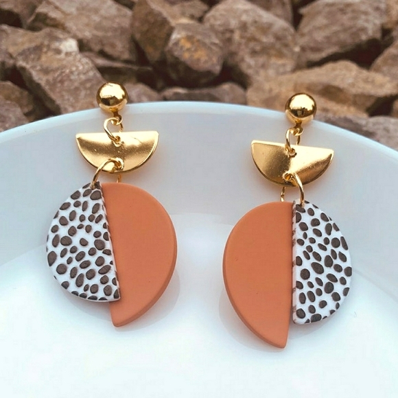 So good I had to share! Check out all the items I'm loving on <a href="/Poshmarkapp/">Poshmark</a> #poshmark #fashion #style #shopmycloset #lululemonathletica #wishfulpark: posh.mk/E5AKXYIeoub