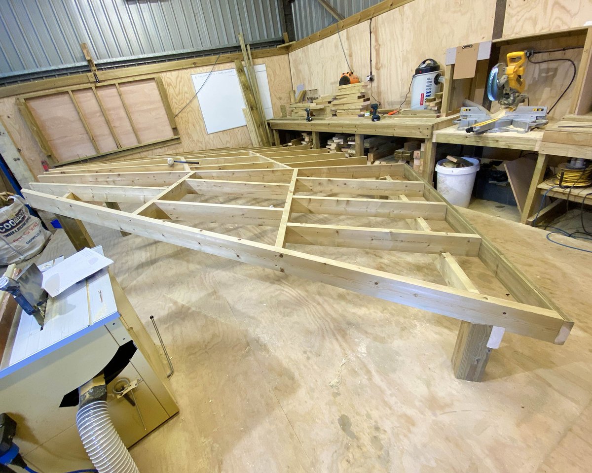 SawscapesP's tweet photo. More progress pics from the workshop. It's a tricky one, but it's coming together nicely! 💪 #bespokedesignandbuild #amphitheatre #shelter #timbershelter #sawscapesplay https://t.co/x20VbZ7Swp
