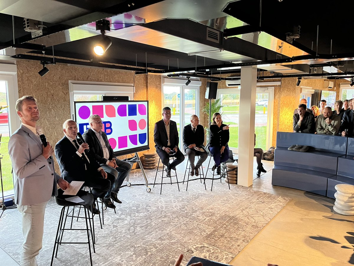 EconomicBoardNN's tweet photo. Opening van de IT Hub te Hoogeveen. Mooie ontmoetingsplaats voor IT bedrijven en studenten. Een initiatief van @tvmnl @unigarantnl @ProvDrenthe @GemHoogeveen @hanze @nhlstenden @Alfacollege @DrentheCollege @univgroningen 

#EBNN #krachtvanhetnoorden #IT https://t.co/bzz1dAGjvV