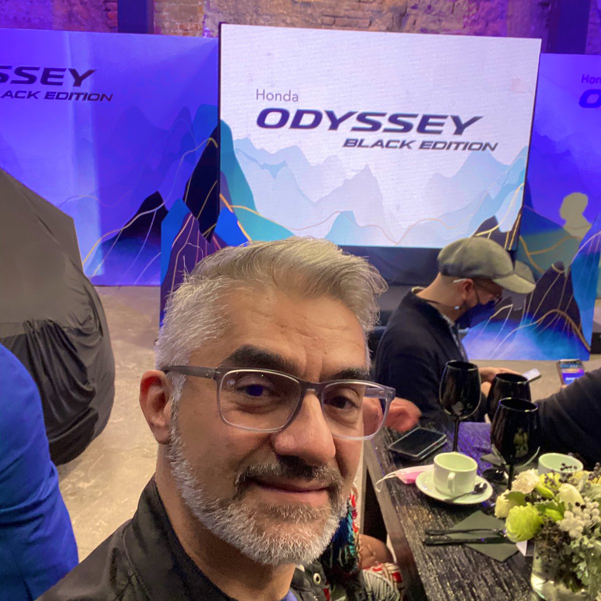 SANABRIAMAC's tweet photo. Llega la última edición de @HondaMexico #Odyssey2023 con #blackedition cómo tope de gama. Con el tradicional motor 3.5 lt con 280 hp y 10 vel automática y más equipo estético, tendrá un pecio en la versión Touring de $1,114,900 y la Black Edition $1,144,999 a la venta desde hoy! https://t.co/Fdo4I7lZK9