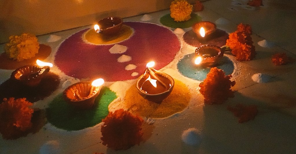 RanjaneVarada's tweet photo. Lights &amp; colours https://t.co/QaorDzjN9p
