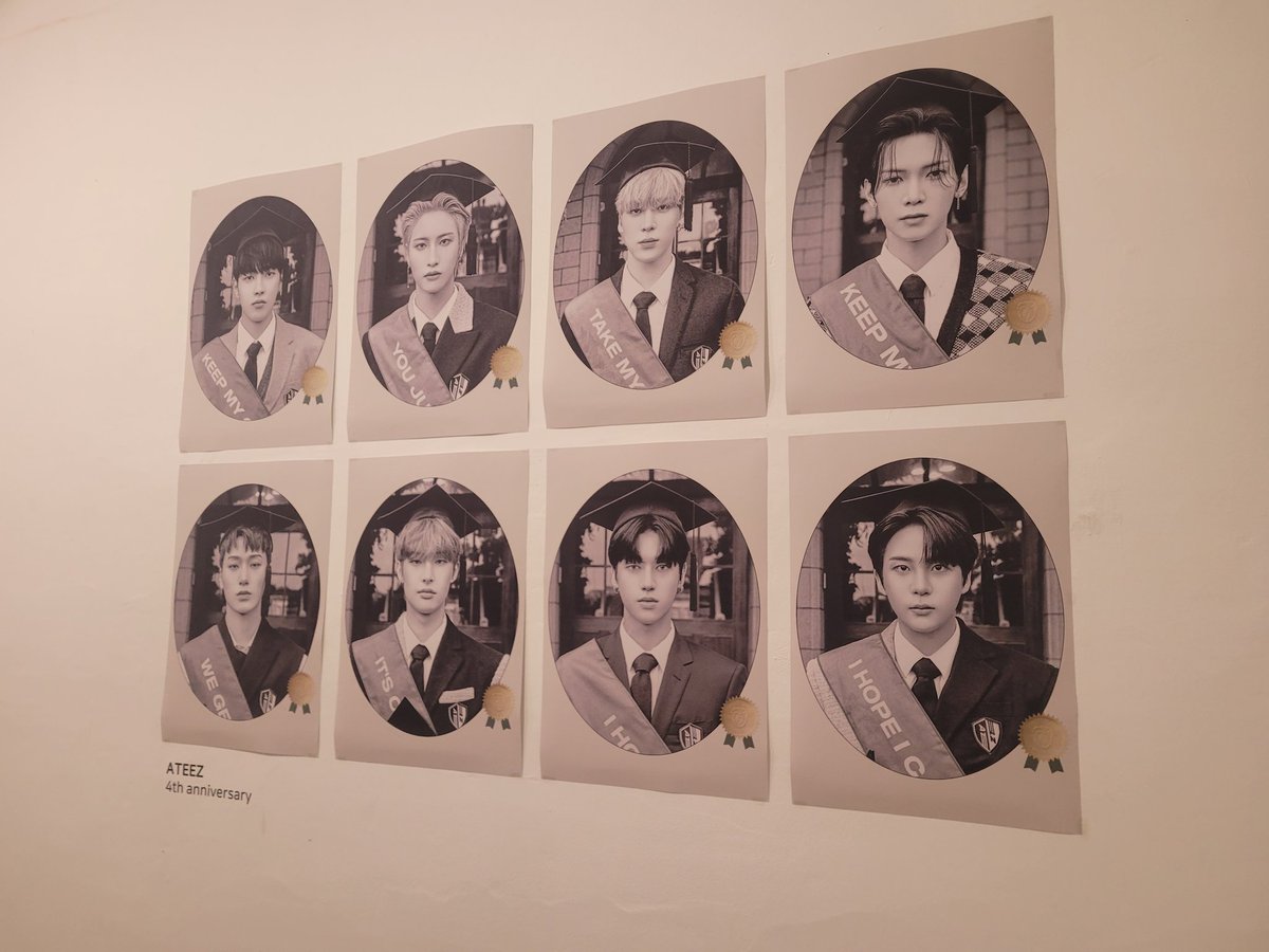 L0ll1__p0p's tweet photo. 곳곳에 문구가 너무 예쁘게 꾸며져 있어서 괜히 울컥했던... 애들 예쁜 말 보니까 기분도 좋고 덕질할 맛도 나고🥺 크로머와 지도, 나침반, 망원경 보고 과몰입 모드 on하고 산냥이랑 사진 왕창 찍어버렸네요🥰
#모든_것_모든_이유_에이티즈
#에이티즈 #ATEEZ #ATINY https://t.co/Z9FQtk8aP3
