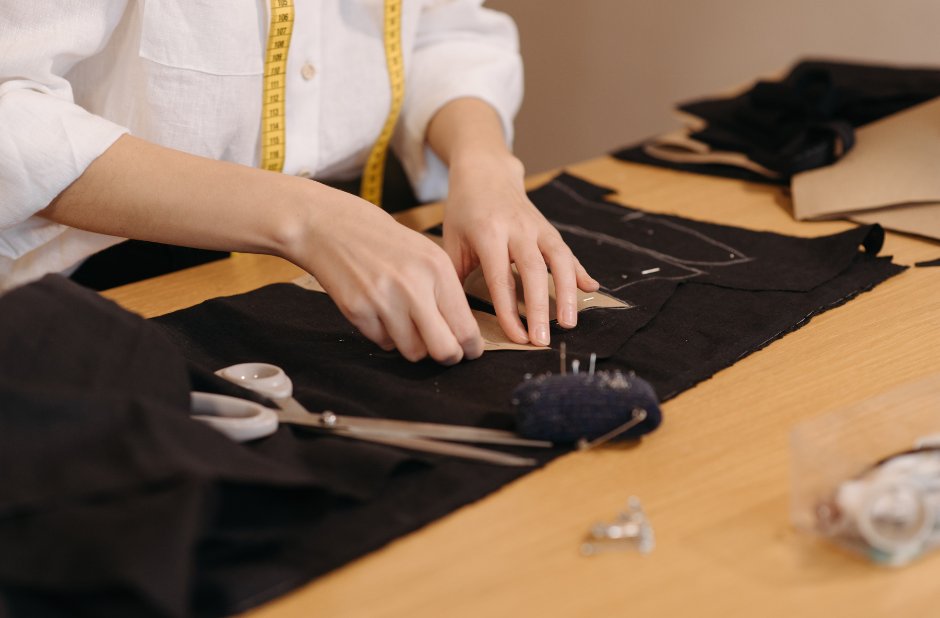 CUGPSEO's tweet photo. #UpCycling 👚👖
Vous avez assez vu votre t-shirt, chemisier ?
Ne le jetez pas ! Venez le #Customiser lors de l’atelier proposé à la Micro-Folie vendredi 28 octobre, à 15h, à la médiathèque à @Les_Mureaux.
Infos 👉 https://t.co/fNWAOWatal https://t.co/Aypkqg4LL1