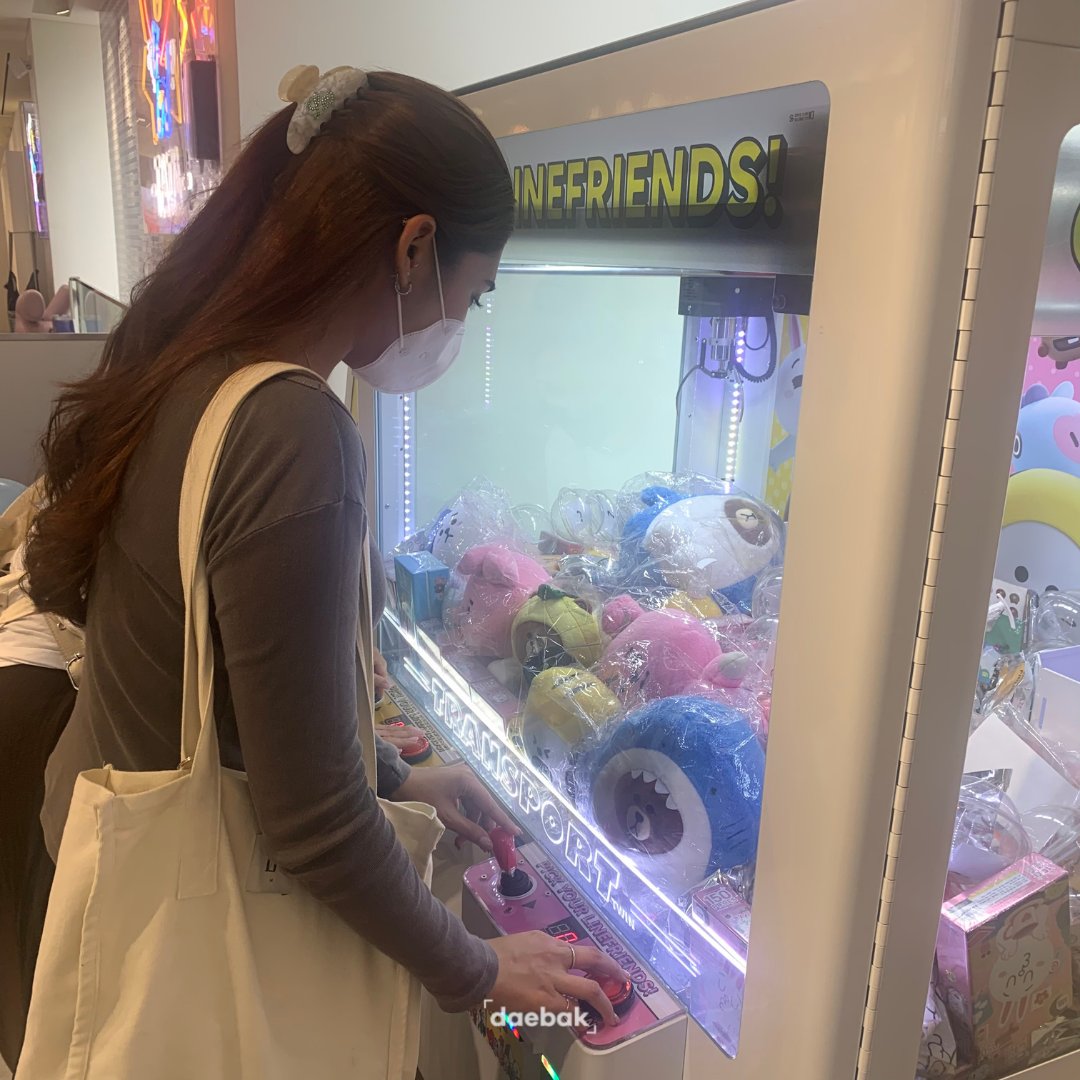 daebakbox's tweet photo. CUTENESS OVERLOAD! 🤩 Our #daebakinterns visited the LINE Friends Store, and it was hard to resist the temptation to buy everything! 💰 

You can also get your LINE FRIENDS goodies at https://t.co/lIQzMXyvzc

#daebak #getdaebak #daebakitems #line #linefriends #bt21 https://t.co/JqRHLpxxKd