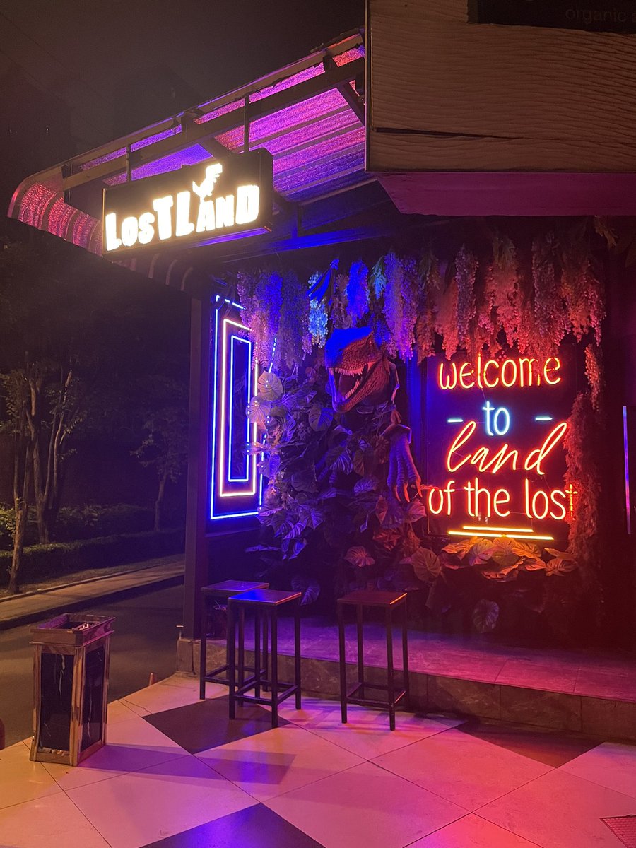 OfficialBTSM's tweet photo. When you find a portal back to @lost_lands in Thailand 😲🦖 https://t.co/C6Kf6Tswic