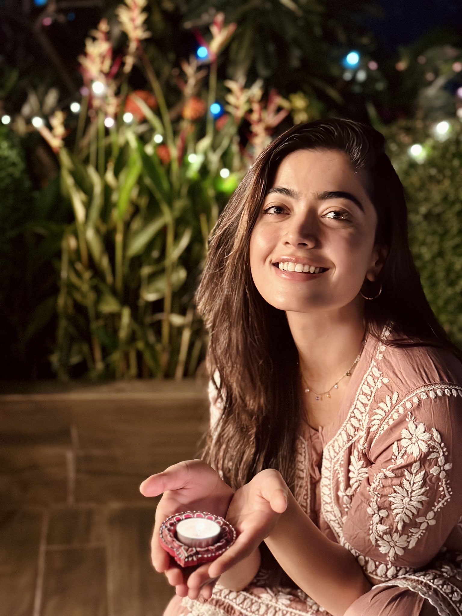 Rashmika Mandanna on X: "Happy Diwali everyone 🤍🌸 Smile big, Eat sweets, Stay blessed, Stay safe, Only and only love to you this Diwali. ❤️😄 https://t.co/QZhWZwEtwE" / X