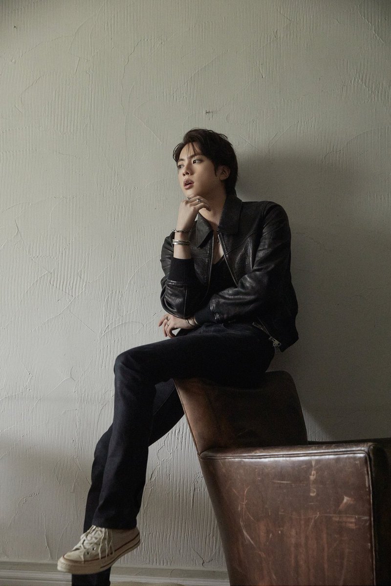 Chiminah7's tweet photo. Damn jin damnnnn!!❤️‍🔥 https://t.co/jE4aa2DcYY