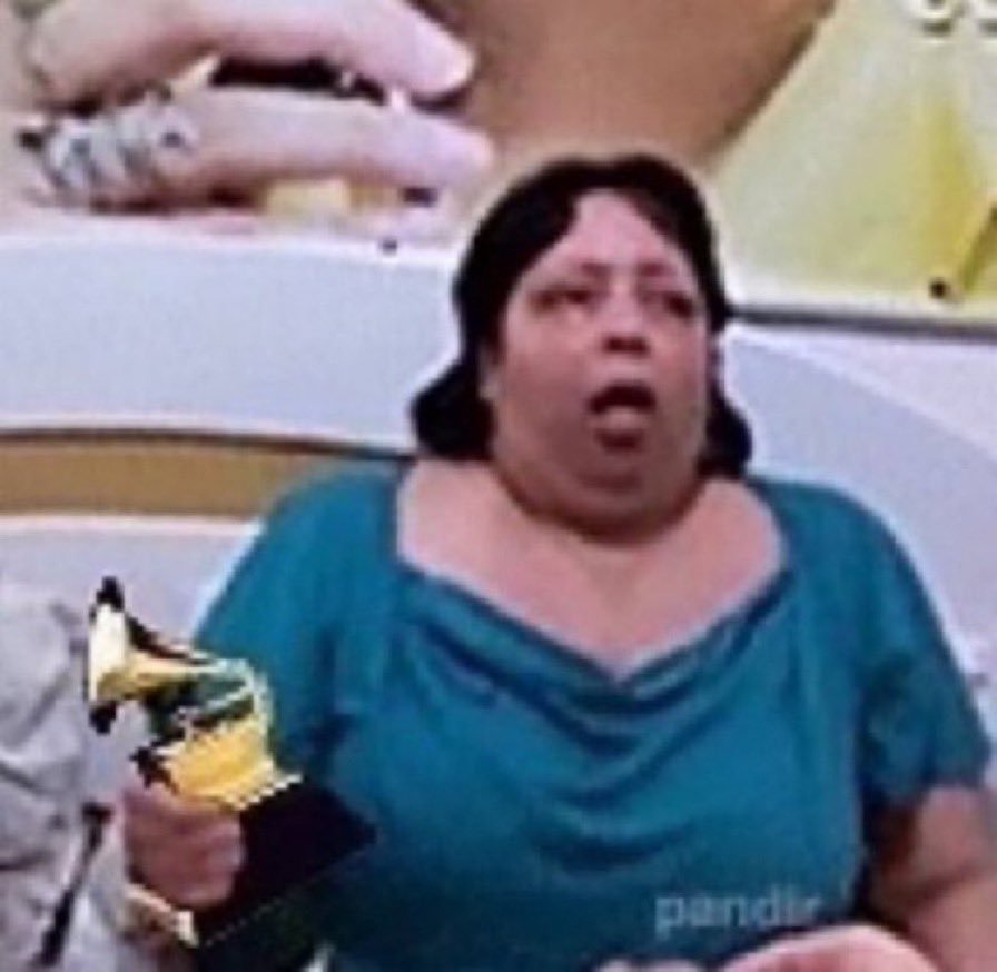tigasza's tweet photo. imagina a adele lançando um álbum nos próximos meses, seria a primeira vez que ela iria competir diretamente contra a taylor swift no grammy. os servidores do twitter não vão aguentar o tanto de treta que vai ter. https://t.co/c0qLLAcEr7