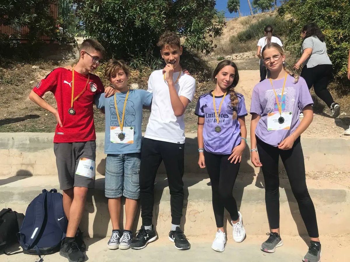 IES_Andreu's tweet photo. Divendres 21 d'octubre, l'Andreu va tornar a córrer per contribuir a la cura de la leucèmia infantil.
#VueltAlColeUnoentrecienmil
@unoentrecienmil @InurvisBello
#PEAFS #SelloVidaSaludable https://t.co/3cLfkC21Ke